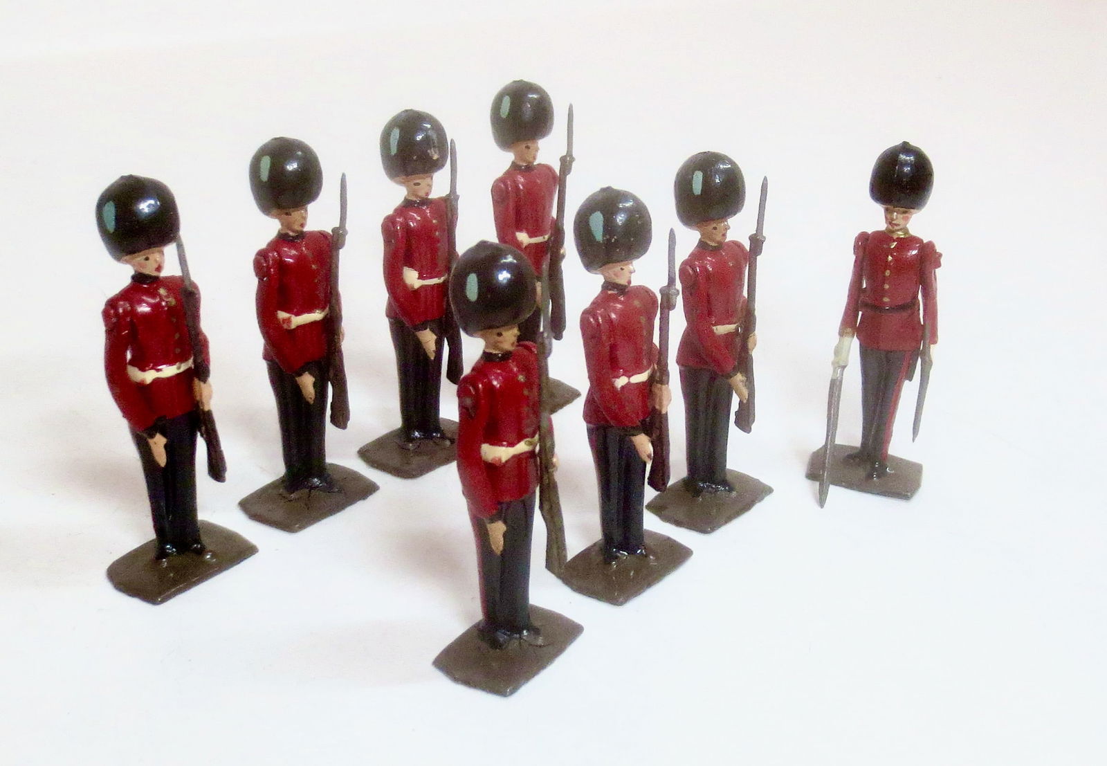 Britains #2078 Irish Guards at Present Arms (1 of 1)
