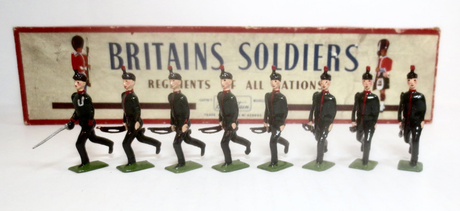 Britains #98 The King's Royal Rifle Corps: Post war. 8 pieces. Mint to near mint condition. Box fair.