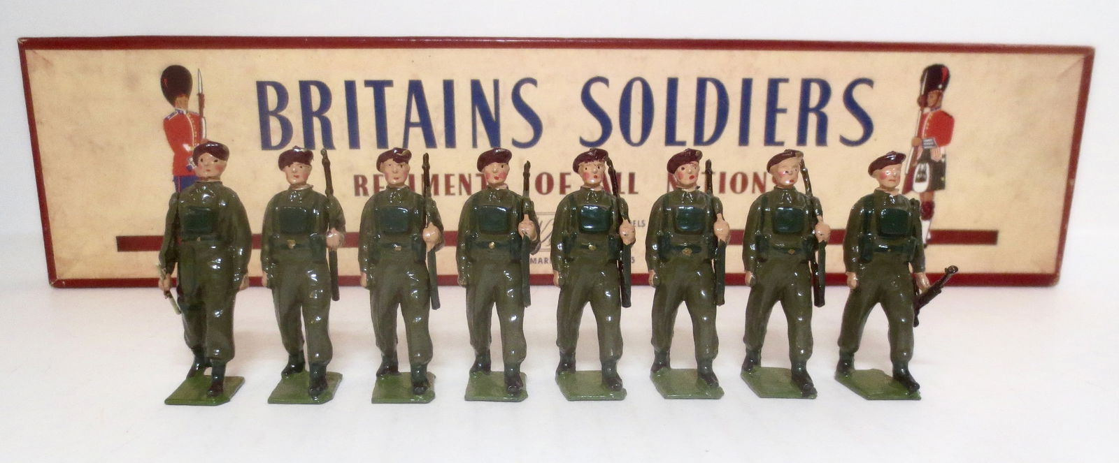 Britains #2010 Airborne Infantry: With Officer and Bren Gunner. Post war. 8 pieces. Nicely repainted. Box excellent.