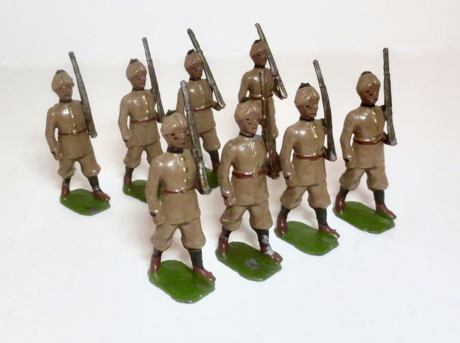 Britains #1621 12th Frontier Force Regiment: RARE pre war issue. 8 pieces. Excellent condition. Unboxed.