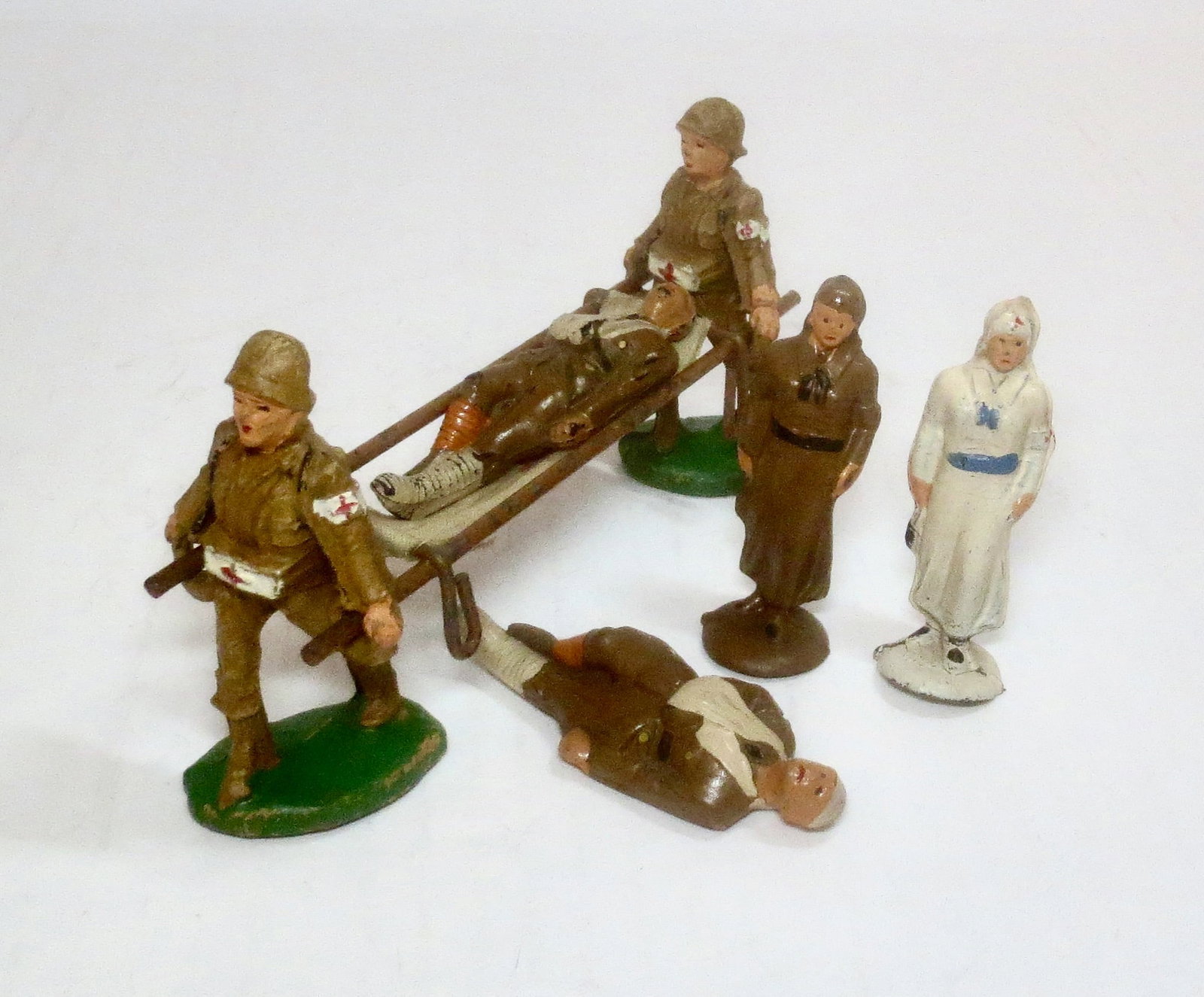 Dimestore Aubern Rubber, Playwood Plastics Medical Figures: 7 pieces. Excellent to very good condition. Unboxed.