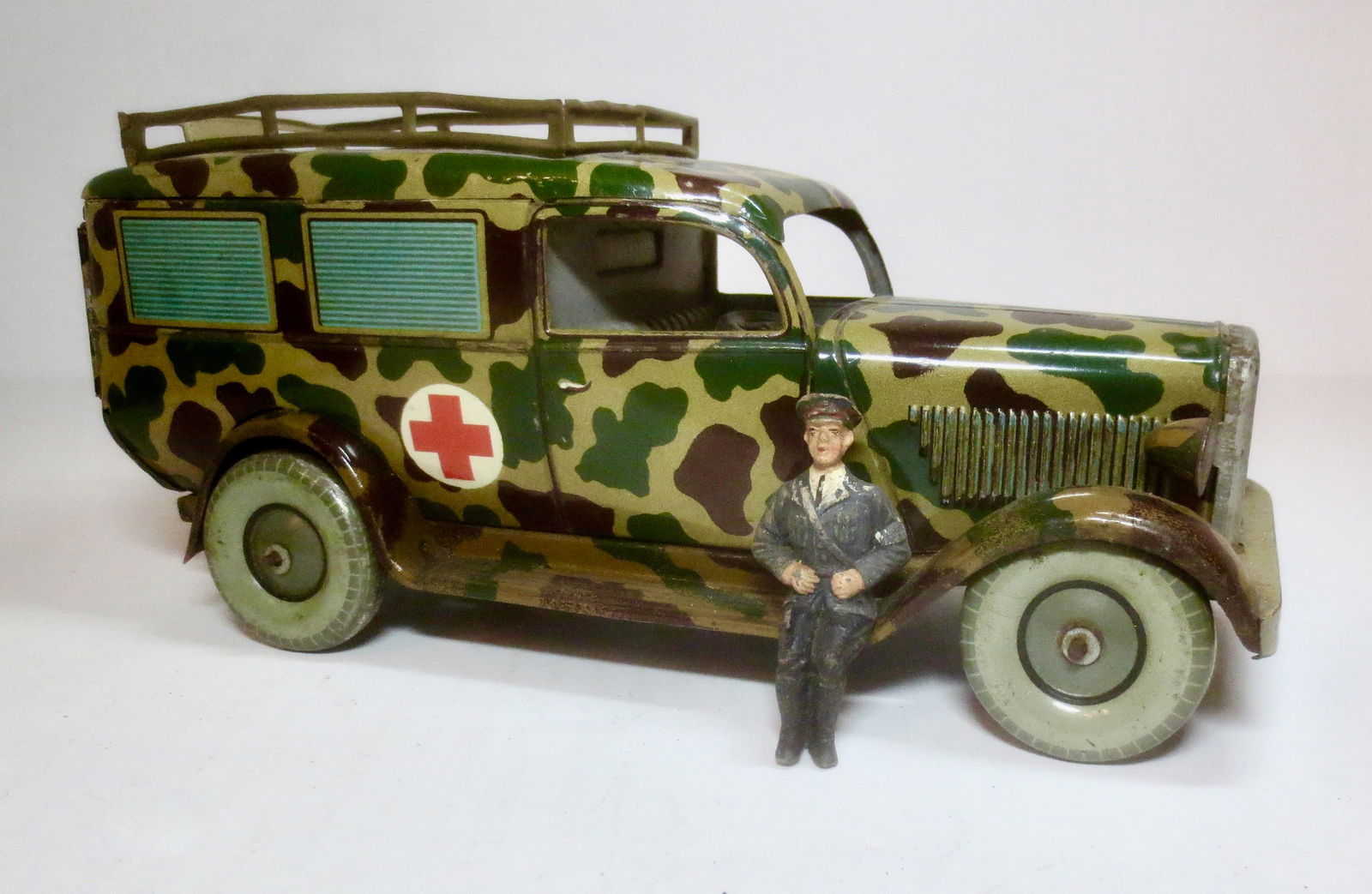 Tippco Clockwork Tinplate Ambulance (1 of 5)
