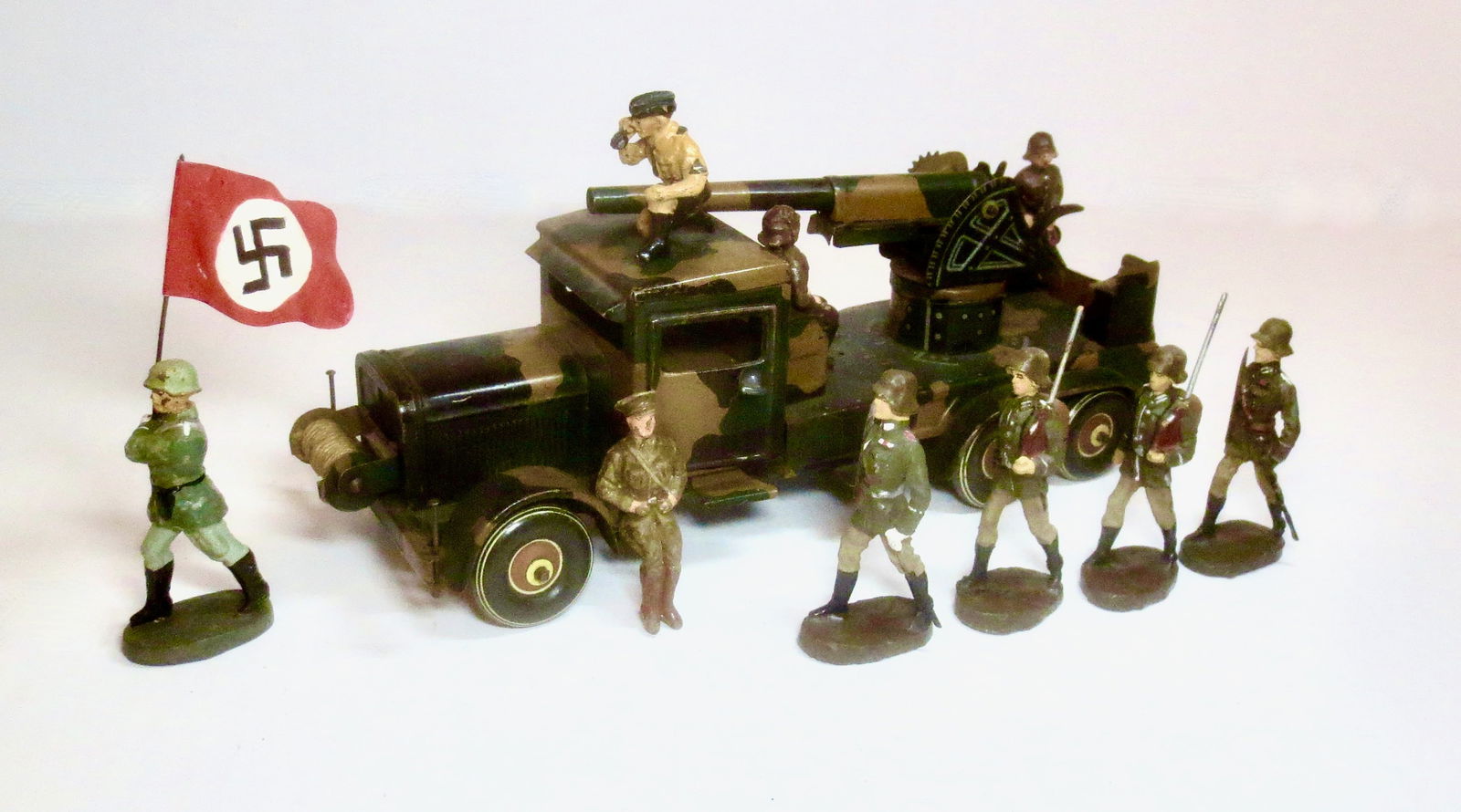 Tinplate Clockwork Cannon Truck (1 of 1)