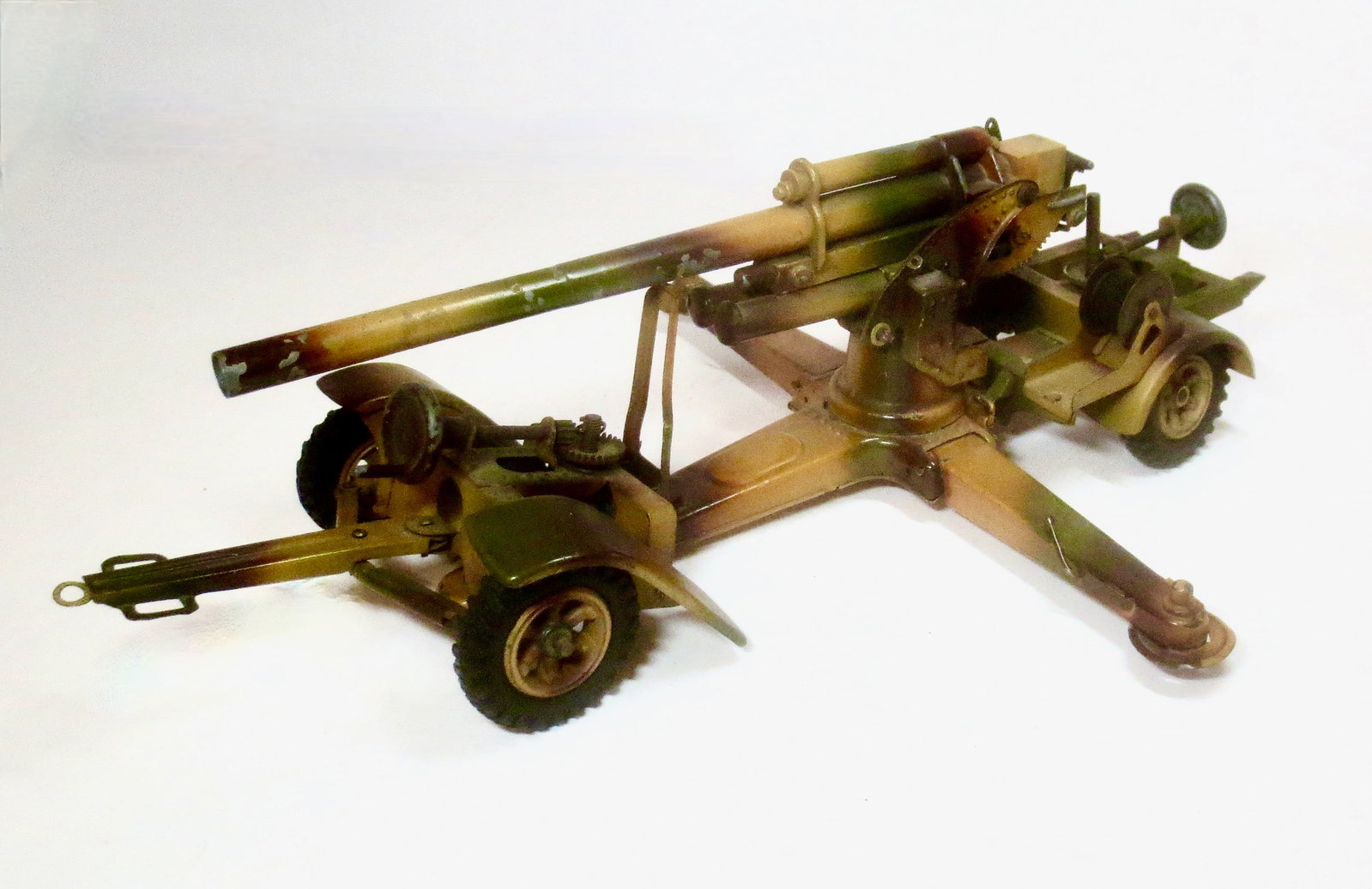 Lineol Tinplate Camouflage 8.8 Flak Gun: 14.5" long. Very good condition.