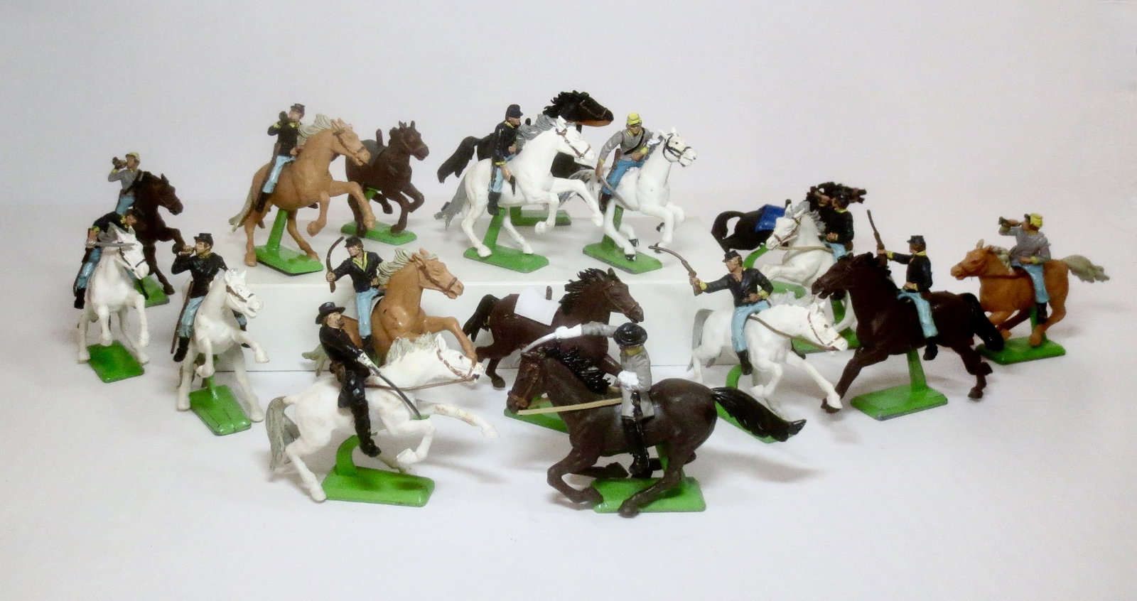 Britains Deetail American Civil War Cavalries: 17 pieces. Good condition. 4 missing riders. Unboxed.