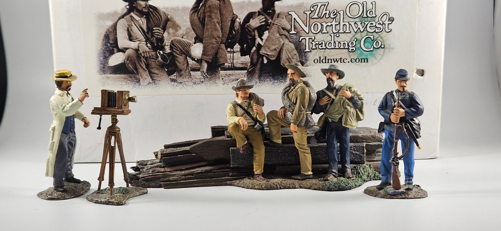 Old Northwest Trading Forever A Rebel Vignette: Old Northwest Trading Company Toy Soldiers - Retired - set IOW-1001 - Famous Photograph in Miniature - American Civil War Matthew Brady "Forever A Rebel". Great set, excellent condition in original bo