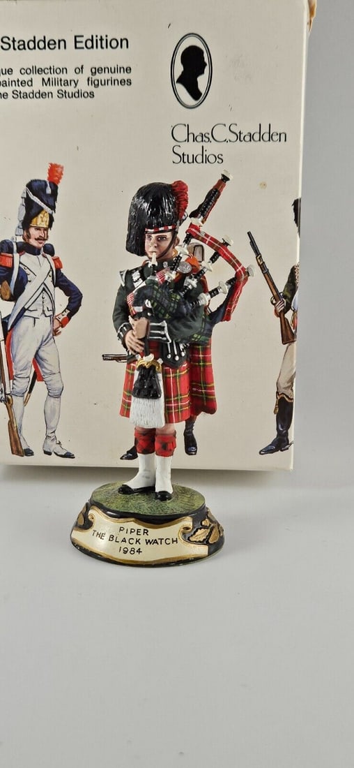 Charles Stadden British Black Watch Piper (1 of 3)