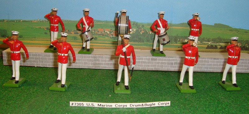 Britains Set # 7305 US Marine Drum & Bugle: with original box. 10 pieces.