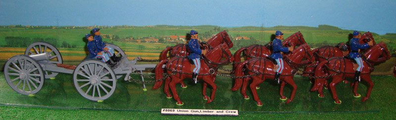 Britains Set # 8869 Union Gun, Limber & Crew: with original box. 13 pieces.