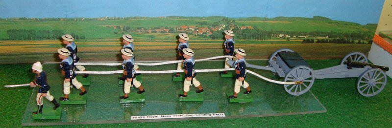 Britains Set # 8898 Royal Navy, Field Gun Landing : with original box. 11 pieces.