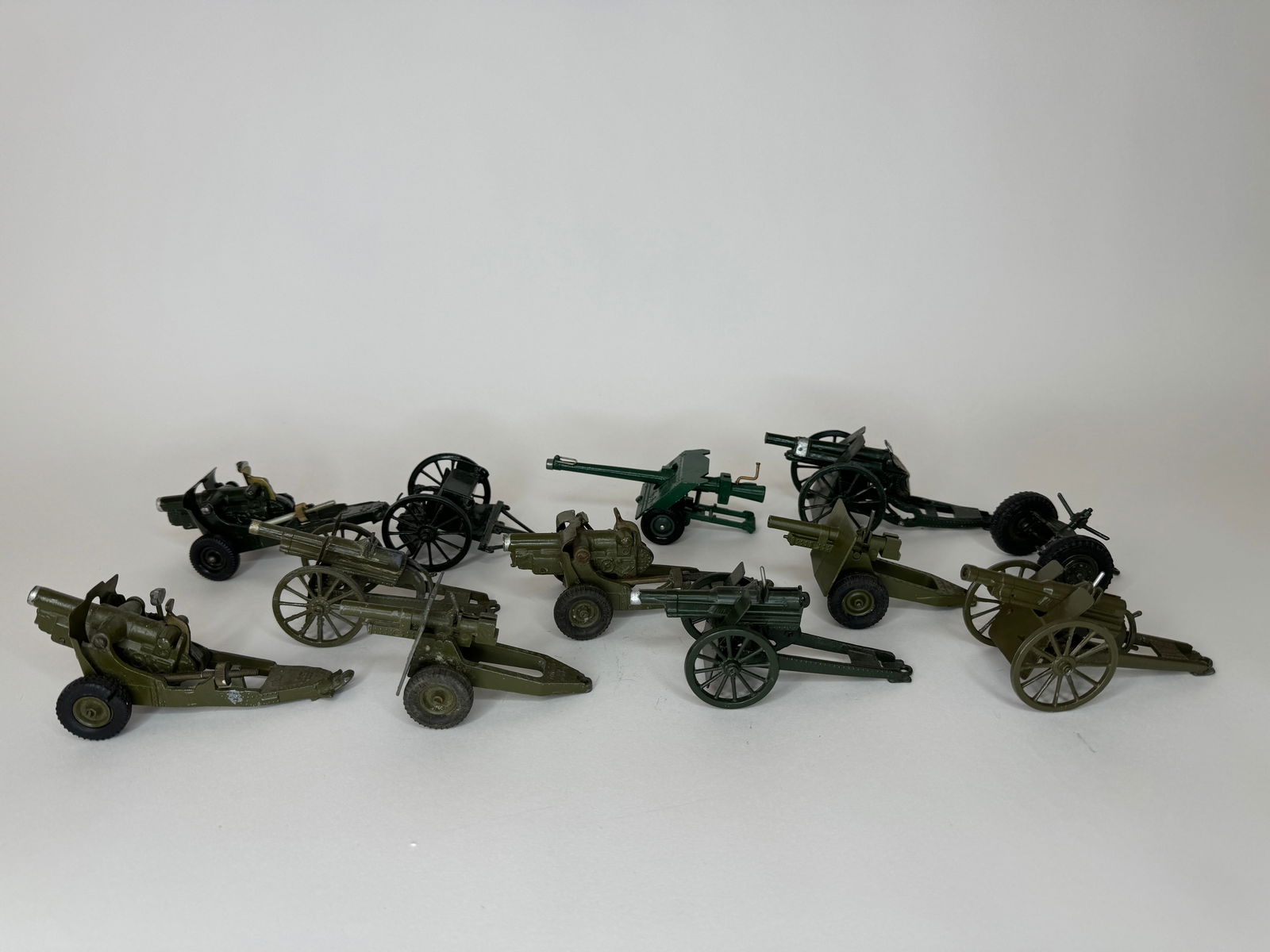 Britains Assorted Artillery Pieces (1 of 1)
