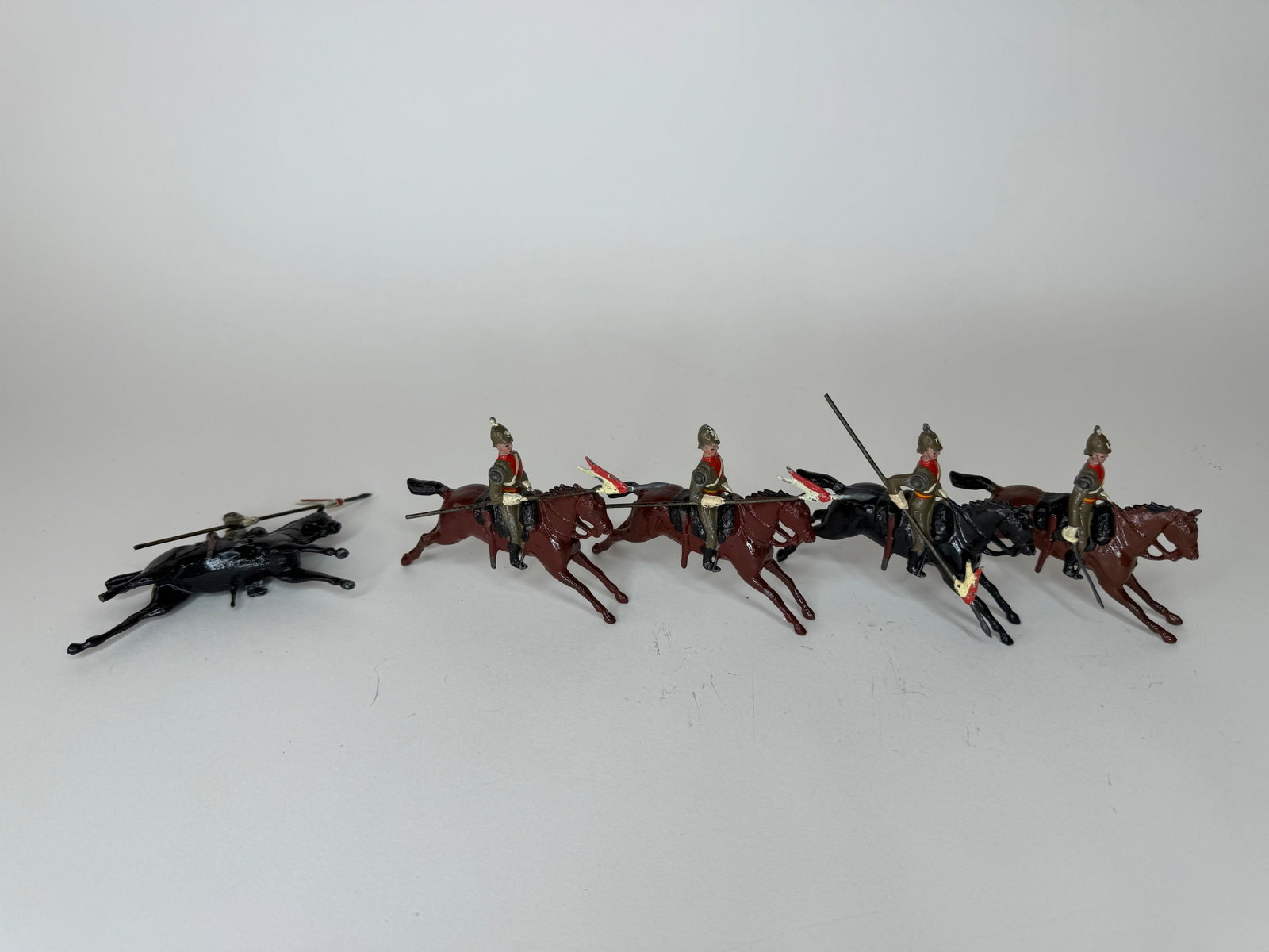 Britains No 49 South Australian Lancers: Pre war. 5 pieces. Unboxed. Missing one helmet spike. Condition very good.