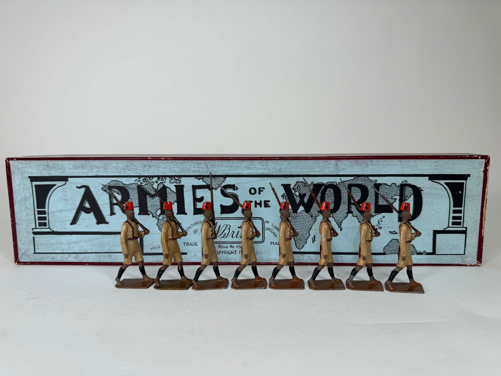 Britians No 225 Kings African Rifles: Pre war. 8 pieces. Condition excellent. Box excellent with missing tie card.