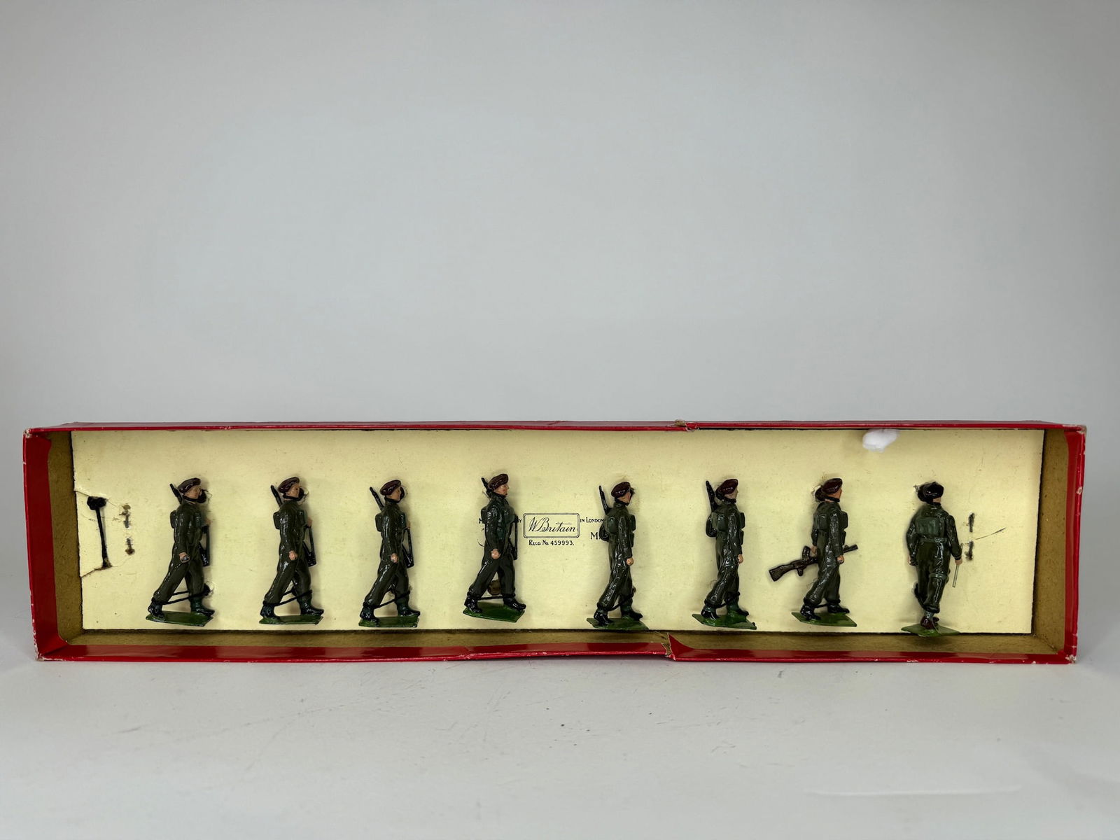 Britains No 2010 Airbourne Infantry: Post war. 8 pieces. Condition excellent. Box good with tape marks.