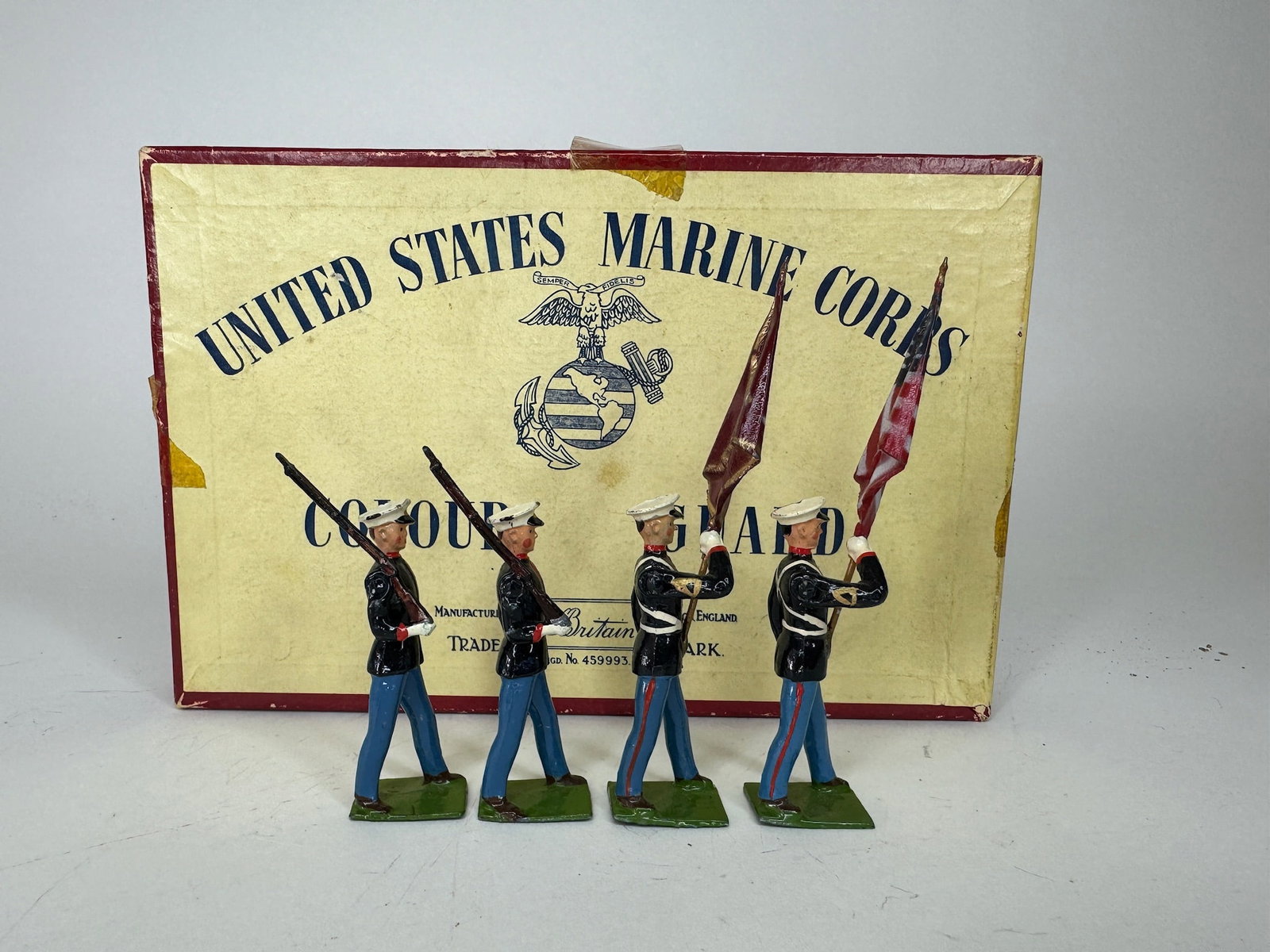 Britains No 2101 US Marine Color Party: Post war. 4 pieces. Condition excellent. Box very good.