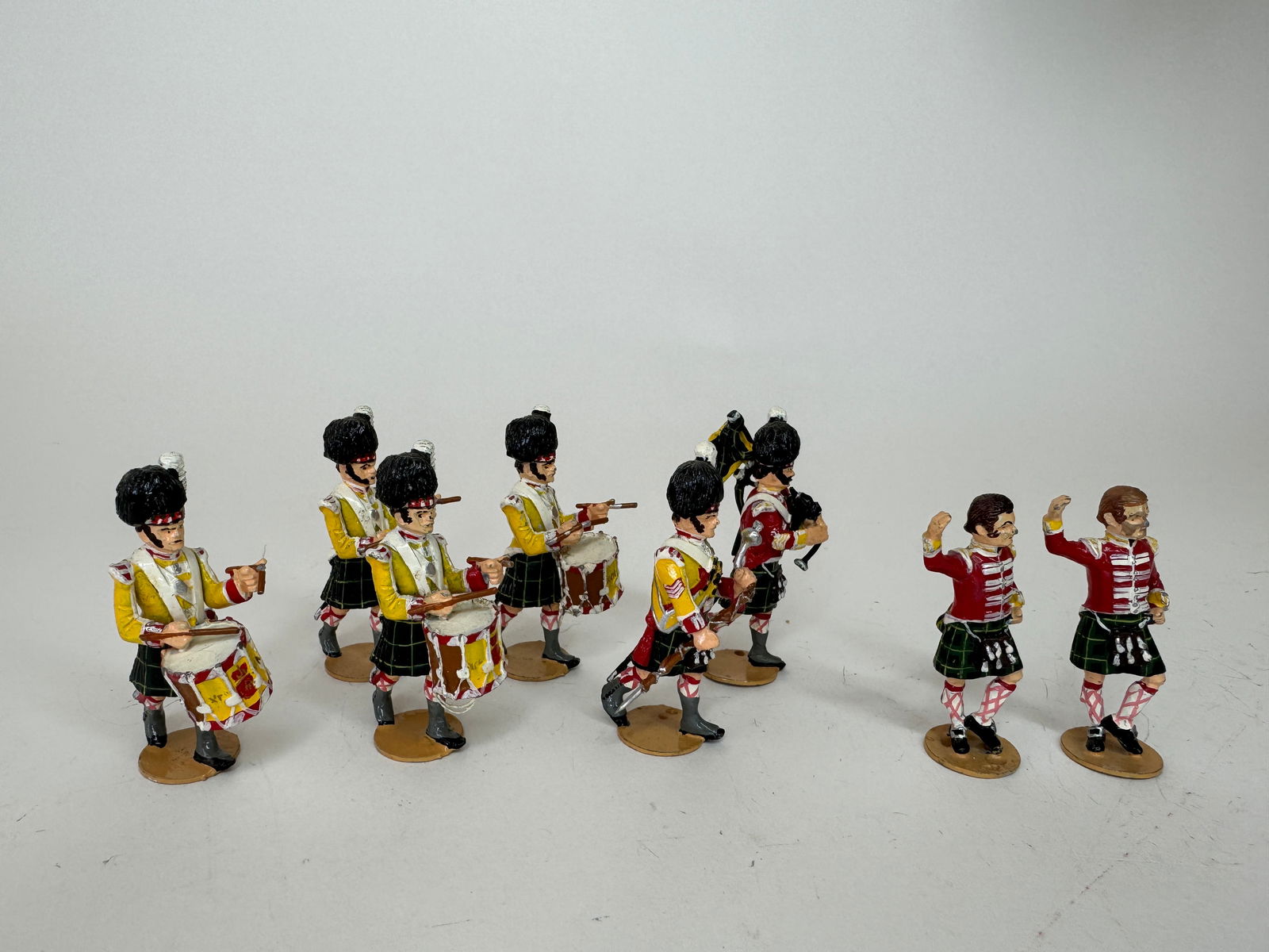 Highlander Drum and Fife: 8 pieces. Condition excellent. Unboxed.