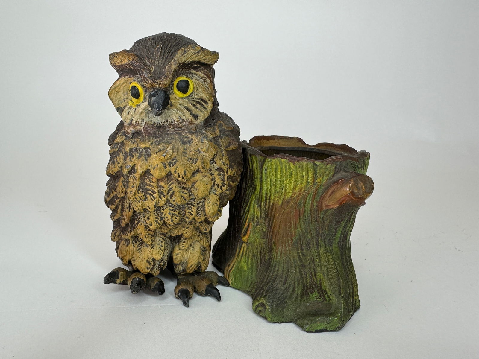 Owl with Tree Stump Pen Holder (1 of 2)