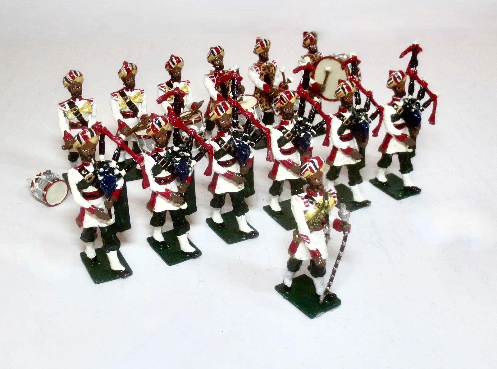Bill The Bandman Indian Army Band: 13 pieces. One loose drum, the rest in mint to near mint condition. Comes with original box in excellent condition (not pictured).