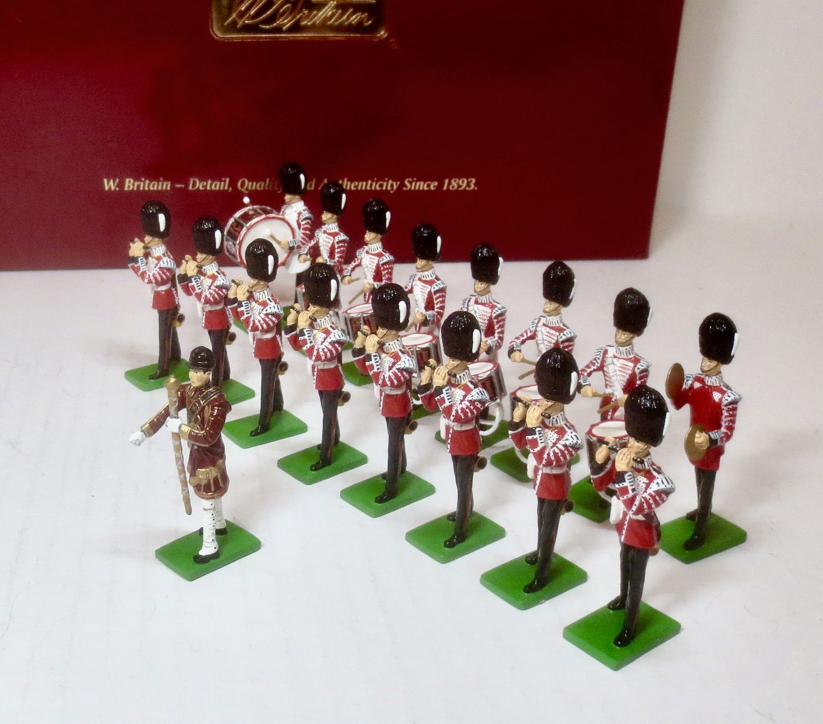 Britains #41175 Grenadier Guards Fife & Drum (1 of 1)
