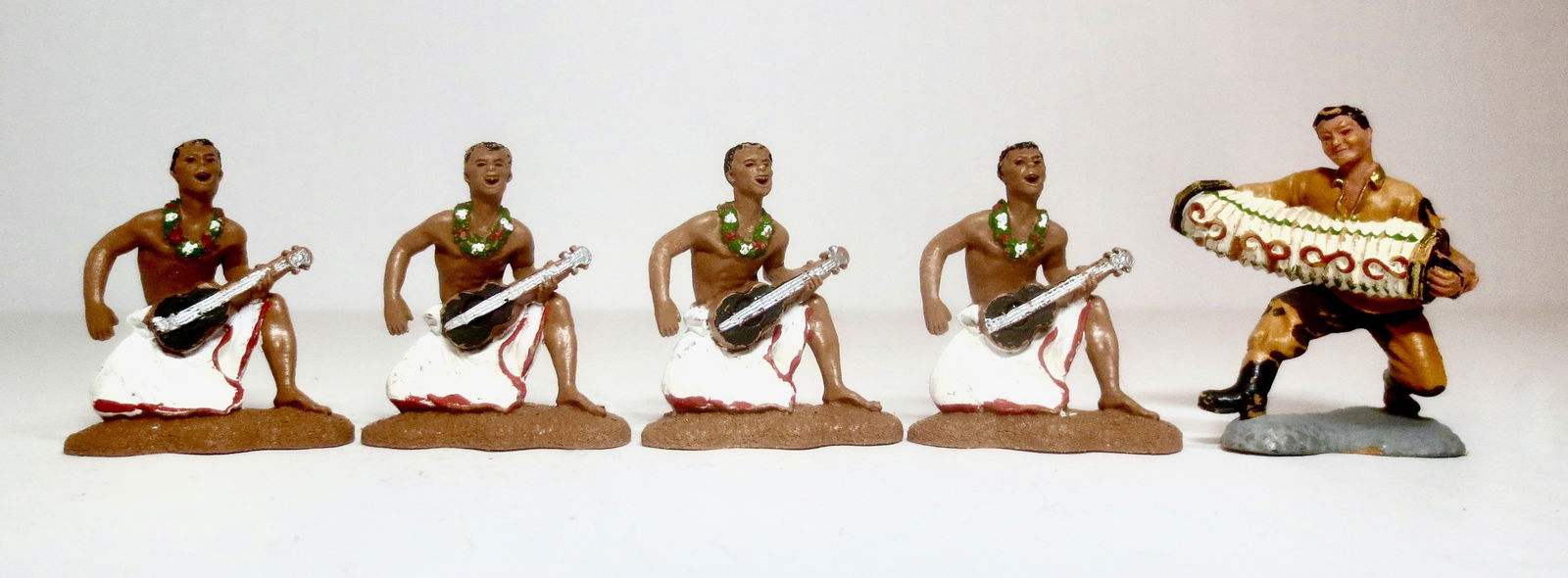Britains Herald Plastic Hawaiian Musicians (1 of 1)