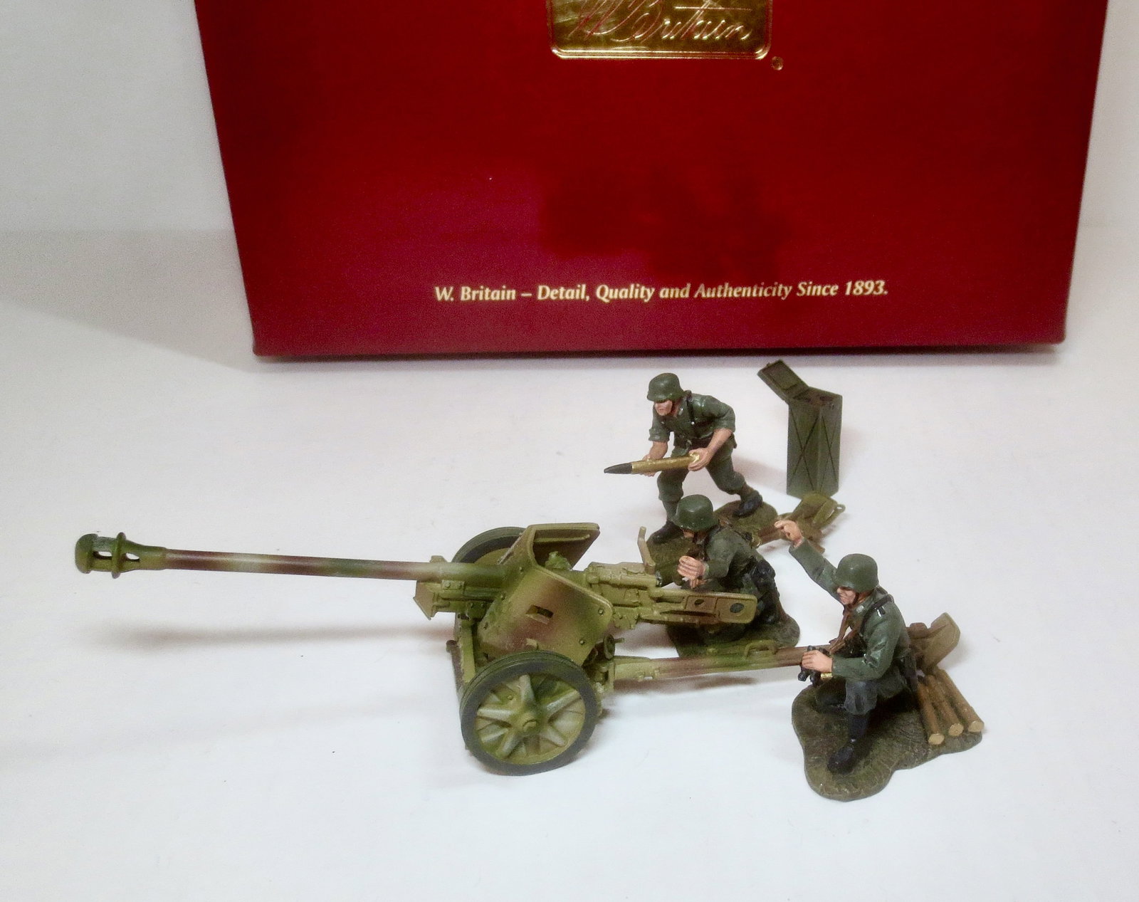 Britains #17659 "Breakout - Normandy 1944": German 17th Waffen SS Division. Pak 40 Cannon with crew. 5 pieces. Mint condition. Box excellent.
