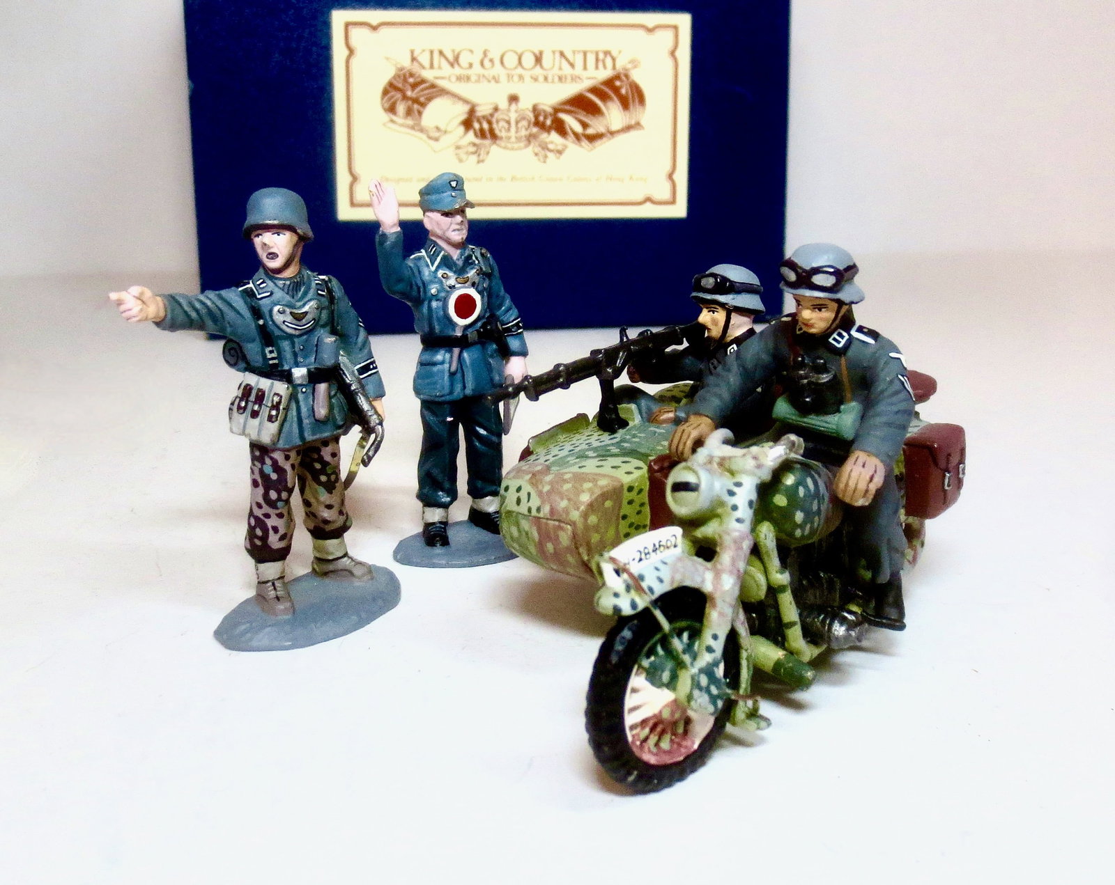 King & Country #WS006 Waffen M/C & Side Car: Plus Check Point Crew. 6 pieces. Near mint condition. Box very good.