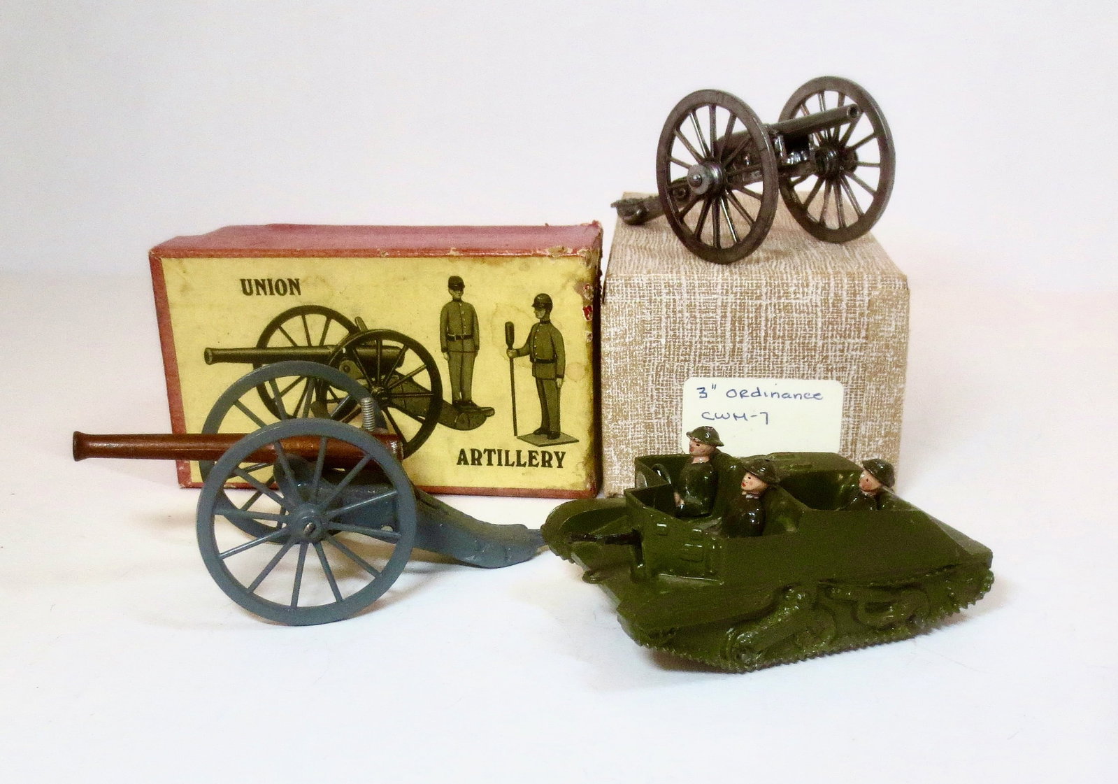 Britains From #2057 Civil War Field Gun: Plus, #1876 Bren Gun Carrier & Crew, and a 3" ordnance gun. 6 total pieces. Excellent condition. Union Field gun box in poor condition.
