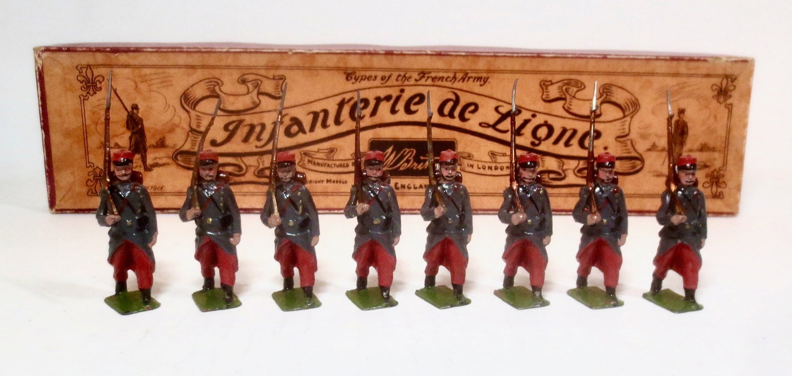 Britains #141 Infanterie De Ligne: Pre war issue. 8 pieces. Near mint condition, with original illustrated Whisstock label box. Box very good.