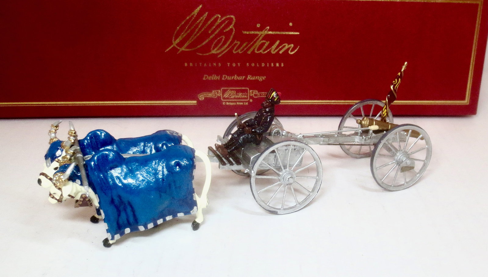 Britains #00266 Gaekwar of Baroda's Gold Gun: Special Collectors Edition. 4 pieces. Excellent condition (missing water bucket). Box excellent.
