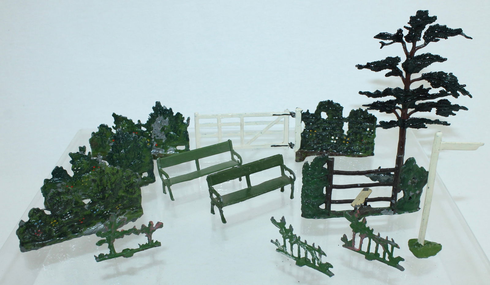 Britains Lot Farm Scenery and Garden Seats (1 of 3)