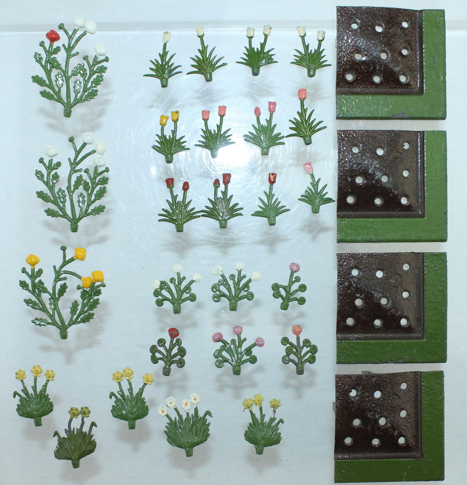 Britains Lot Corner Bed with Garden Flowers (1 of 1)