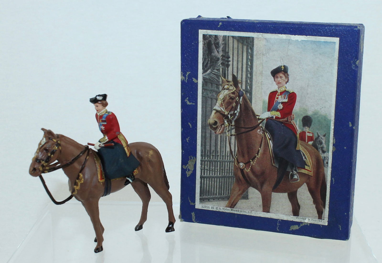 Timpo Set 3/6 Queen Elizabeth II Mounted (1 of 4)