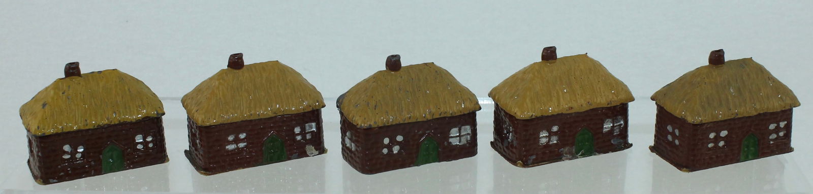 Johillco Lot of Miniature Cottages (1 of 2)