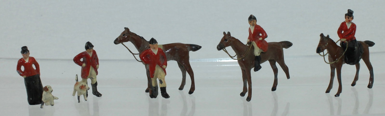 Johillco Lot of Miniature Hunt Figures: Lot includes Mounted and Unmounted Miniature Hunt Figures. Measures 30mm. 5 Pieces. Condition Good to Very Good. One Horse with Leg Broken. No Box.