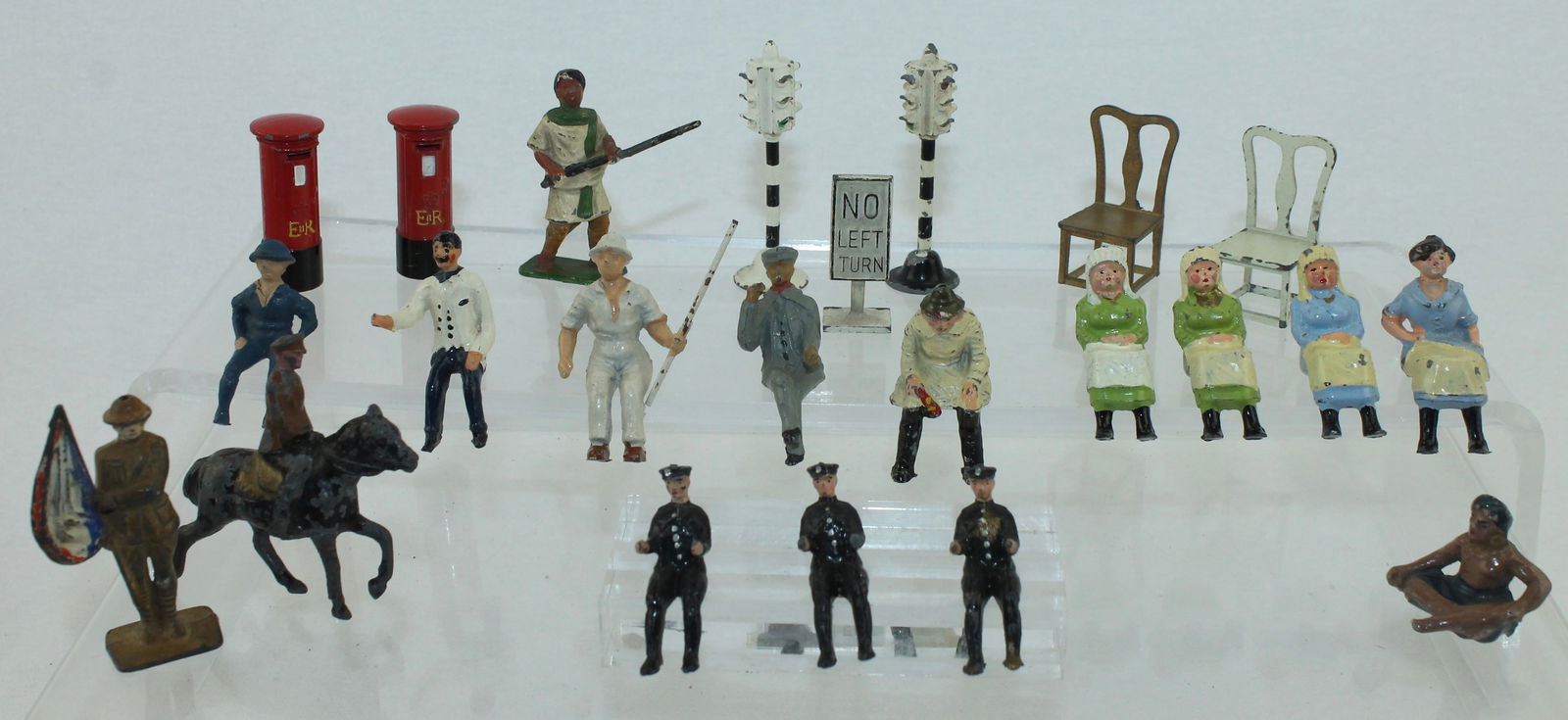 Lot of English and American Lead Figures (1 of 1)