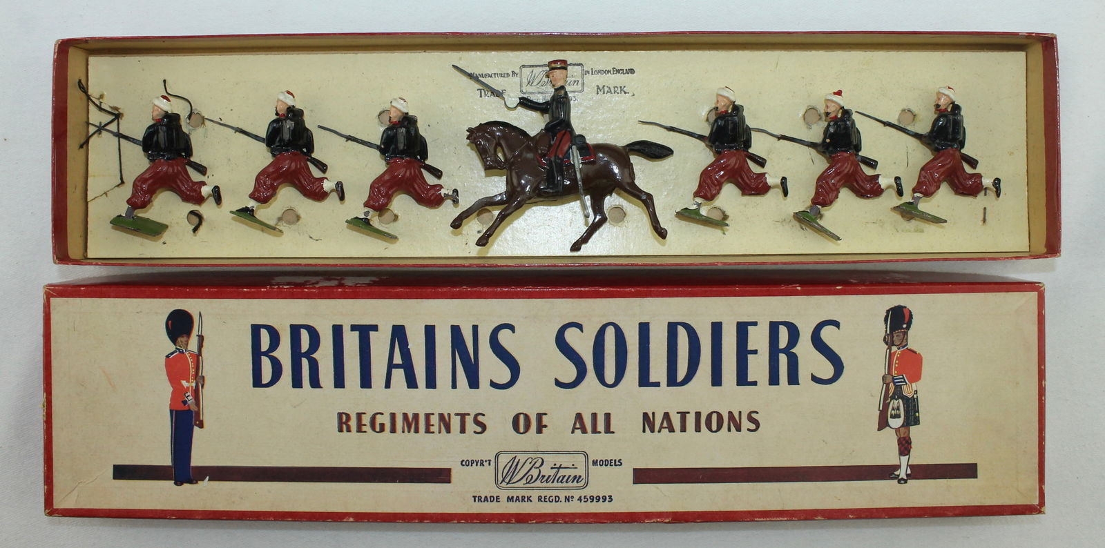 Britains Set 142 Zouaves Charging (1 of 3)