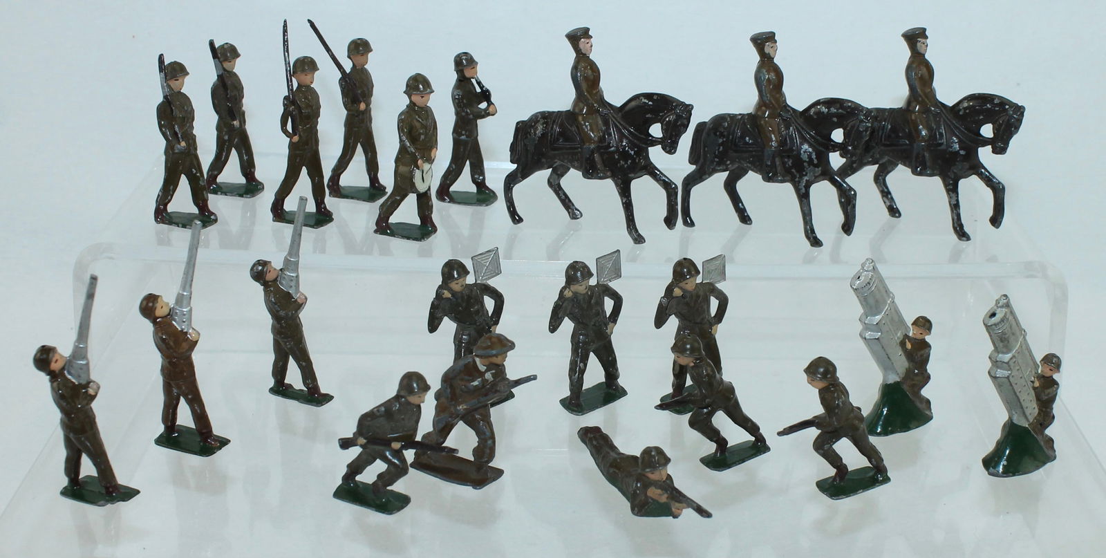 Lot of Japanses Dimestore Figures in Khaki: 5cm Tall. Includes 3 Mounted, Anti-Aircraft Gunners, Radio Man, Musicians, Infantry Marching at the Slope and Others. 22 Pieces. Condition Good. Musician's Horn Damaged. No Box.