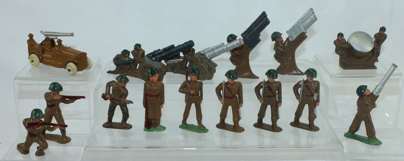 Barclay Lot Infantry in Pot Helmets: Lot includes 3 Officers Marching, B233 Kneeling Firing, BV20 Gun Truck with White Rubber Tires, 2 of B209 Anti Aircraft Gun, 2 of B212 Anti Aircraft Gun and Others. 15 Pieces. Condition Very Good. No 