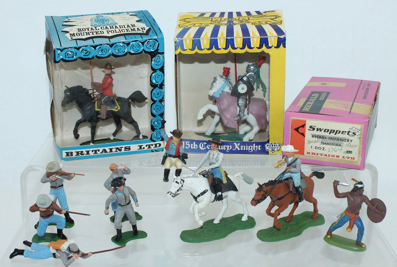 Britains Lot of Plastic Figures (1 of 5)