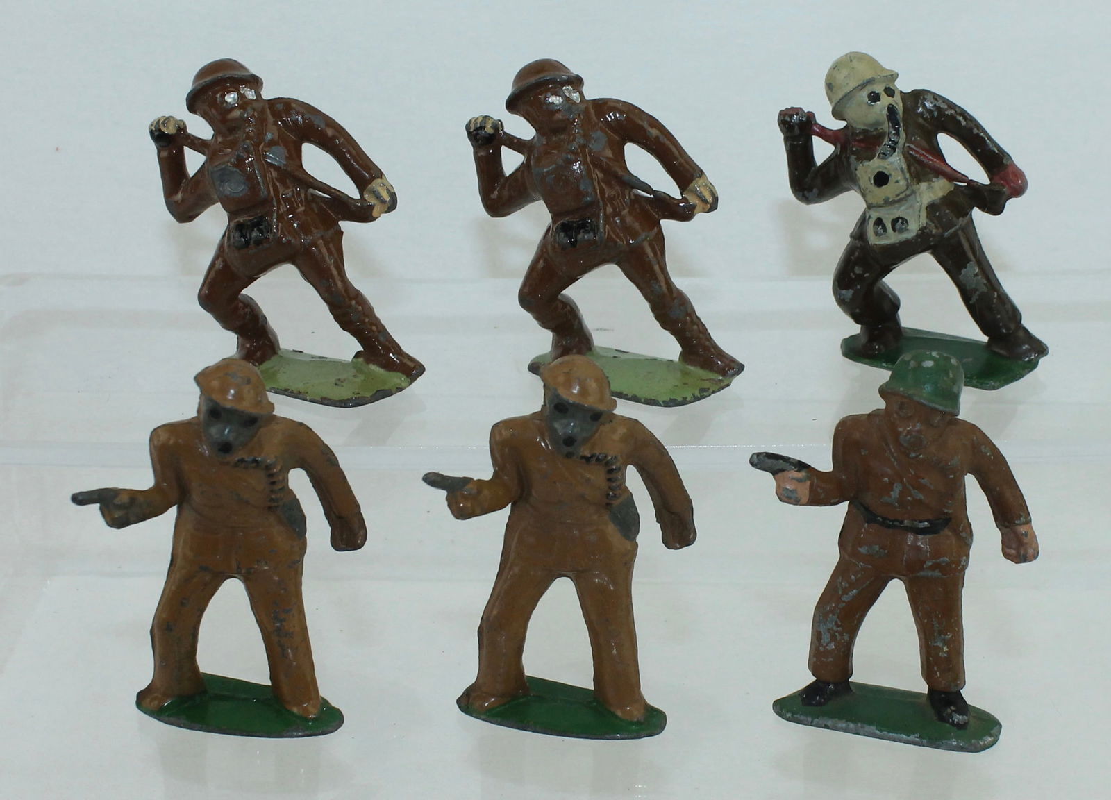 Metal Cast Lot Bomb Thrower, Suicide Squad: Lot includes 3 of 36A Bomb Thrower, 2 of 37A Suicide Squad and a Simular Casting of 37A by Another Maker. 6 Pieces. Condition Good to Very Good. Casting Flaw in Rifle and Buttocks of One Bomb Thrower.