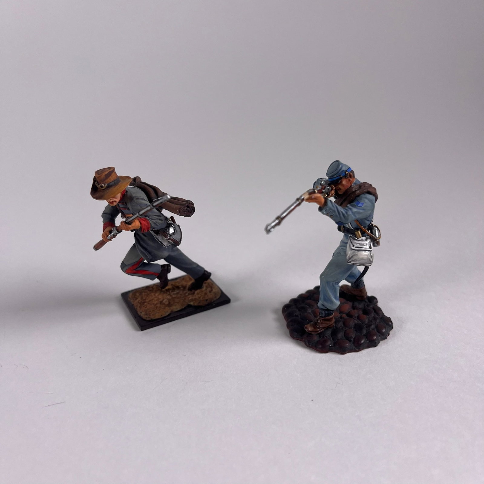 St Petersburg Collection Confederates Advancing: No 3806 - 11th Mississippi with Rifle and No 3805 - Confederate Sharp Shooter. Condition excellent. Unboxed