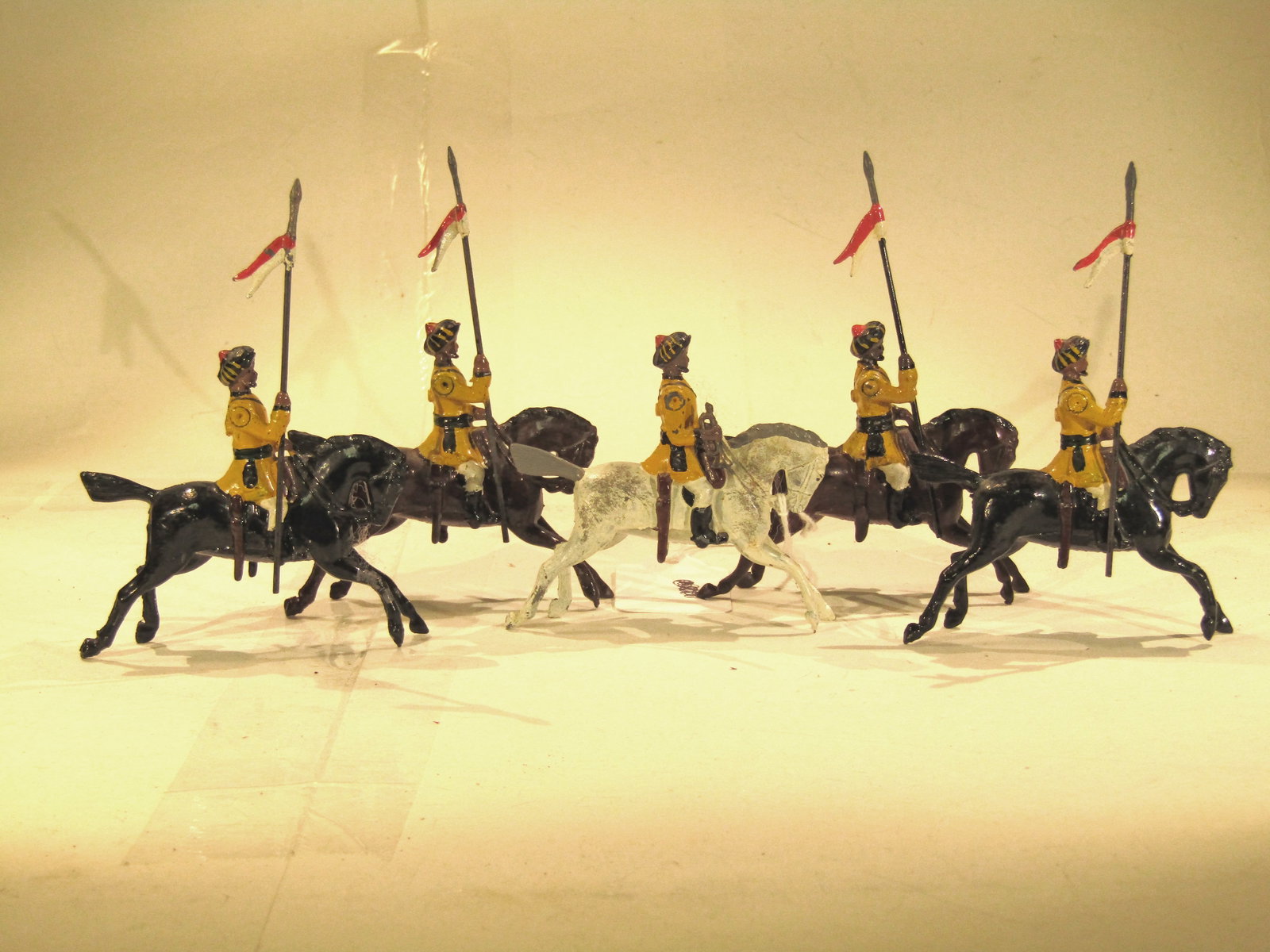 Britains No 47 Skinners Horse: Britains Ltd # 47. Skinners Horse, Indian lancers in yellow. Post war. 5 pieces. Condition Very Good. Unboxed.