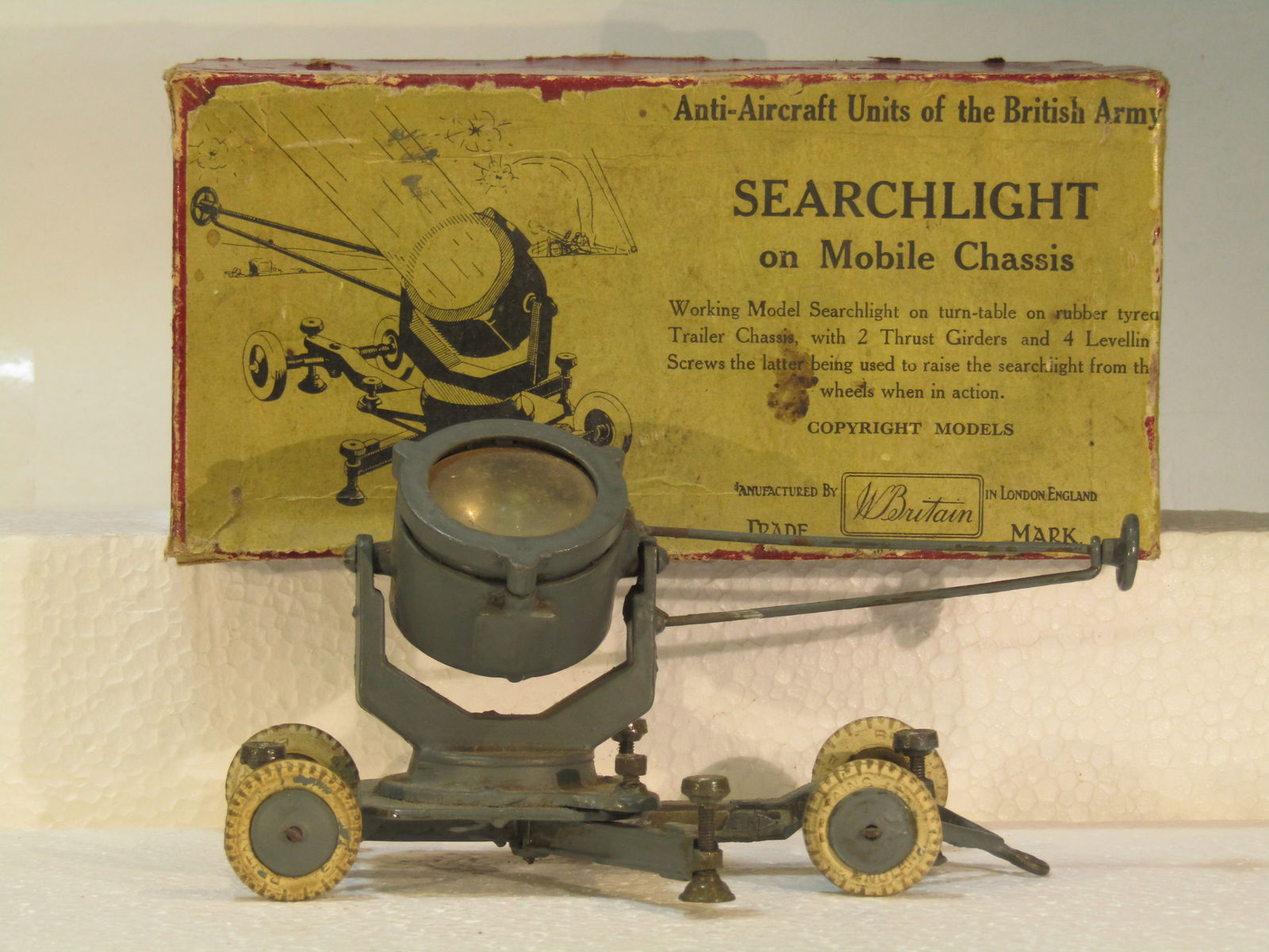 Britains No 1718 Antiaircraft Searchlight (1 of 1)