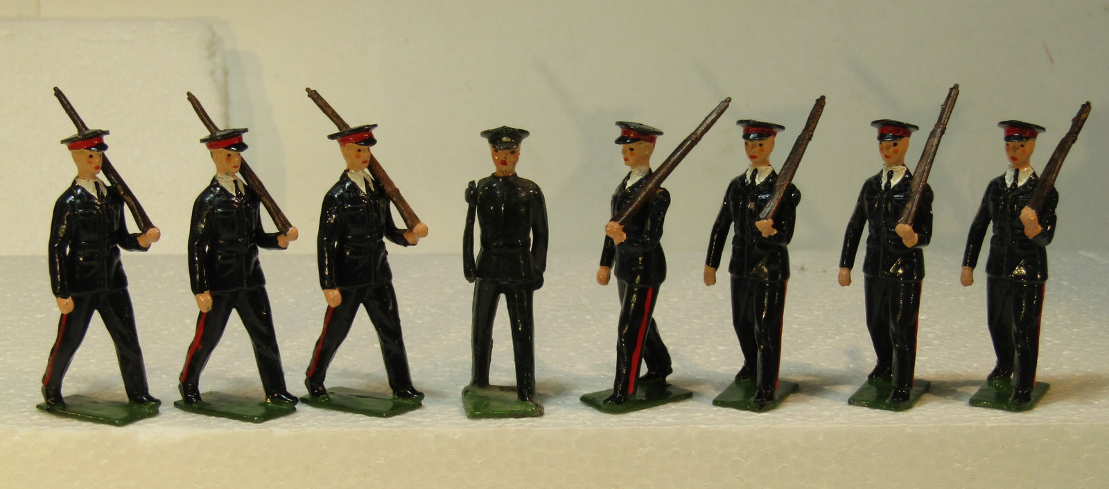 Britains No 2030 Australian Infantry: Britains Ltd. # 2030. Australian Infantry, Ceremonial Dress. 8 Pieces with wrong officer. Condition Excellent. Unboxed. 1949-59.