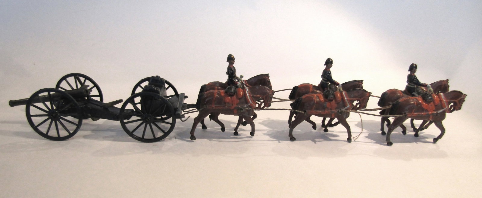 Britains No 144 Royal Field Artillery: Britains Ltd. # 144, Royal Field Artillery. Dated 1906 horses w/collar harness and twisted wire traces. 11 pieces. Condition Good. Unboxed.