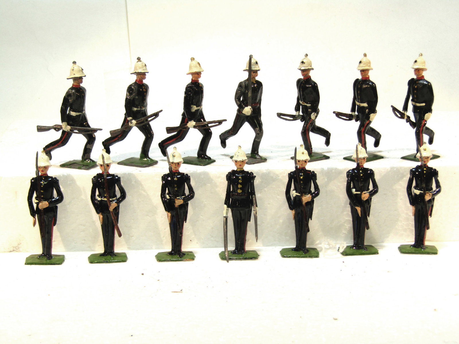 Britains No 2071 Royal Marines: Britains Ltd # Royal Marines. #2071, at Present Arms (1953-60) with officer at salute and #1284 Running at the trail w/officer (1946-59). 14 Pieces. Condition Very Good. Unboxed.