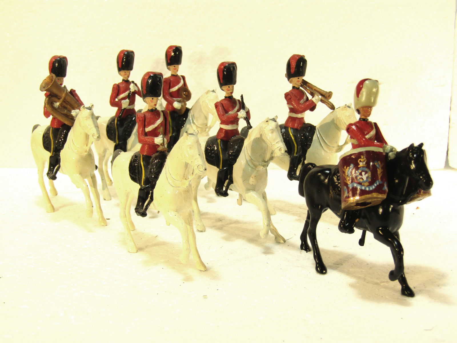 Britains No 1720 Band of Royal Scots Greys: Britains Ltd. # 1720. Band of the Royal Scots Greys. 7 pieces w/kettledrummer (replaced drum). 1946-65. Condition Very Good. Unboxed.