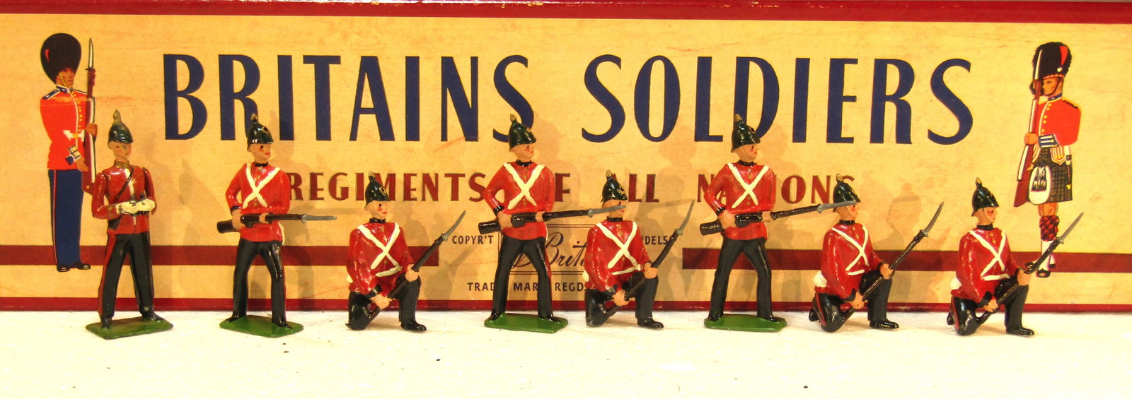 Britains No 17 Sommerset Light Infantry: Britains Ltd. # 17. Sommerset Light Infantry (Prince Alberts Own) on guard w/officer and original ROAN box. 8 pieces. Condition Excellent. Box Excellent. 1952-66.