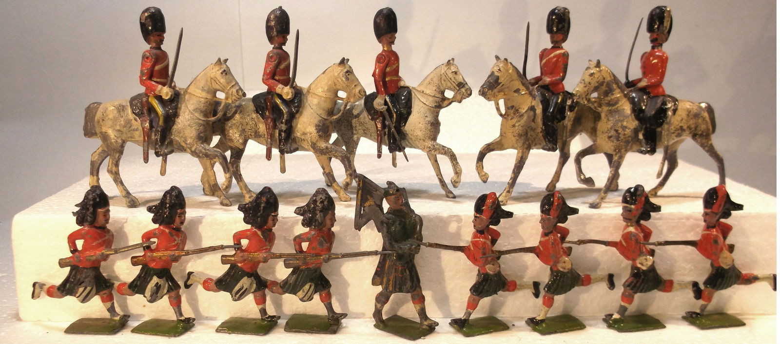 Britains No 11 Black Watch and No 32 Royal Scots (1 of 3)