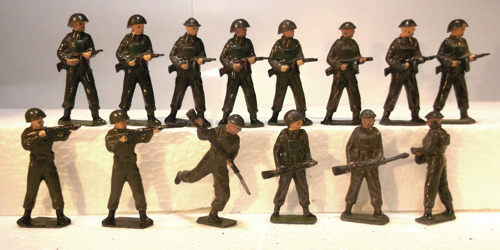 Britains No 1898 British Soliders (1 of 2)